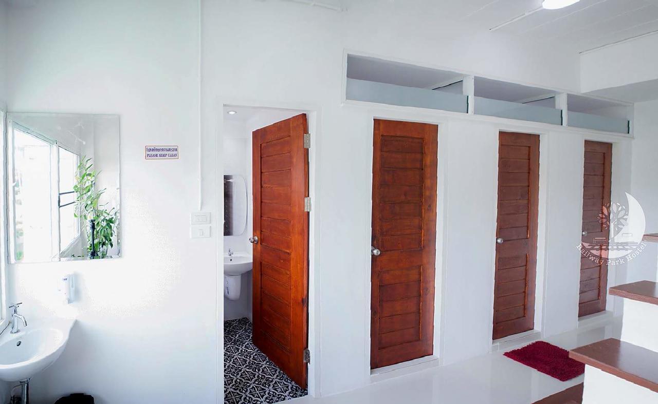 Railway Park Hostel Chiang Mai Esterno foto