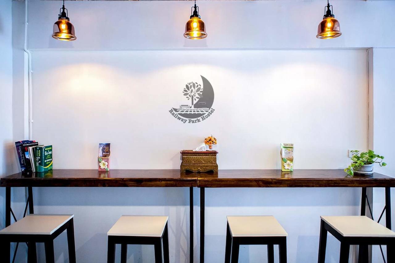 Railway Park Hostel Chiang Mai Esterno foto